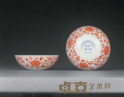 清雍正 矾红彩缠枝莲纹卧足碗（一对） 直径13.4cm